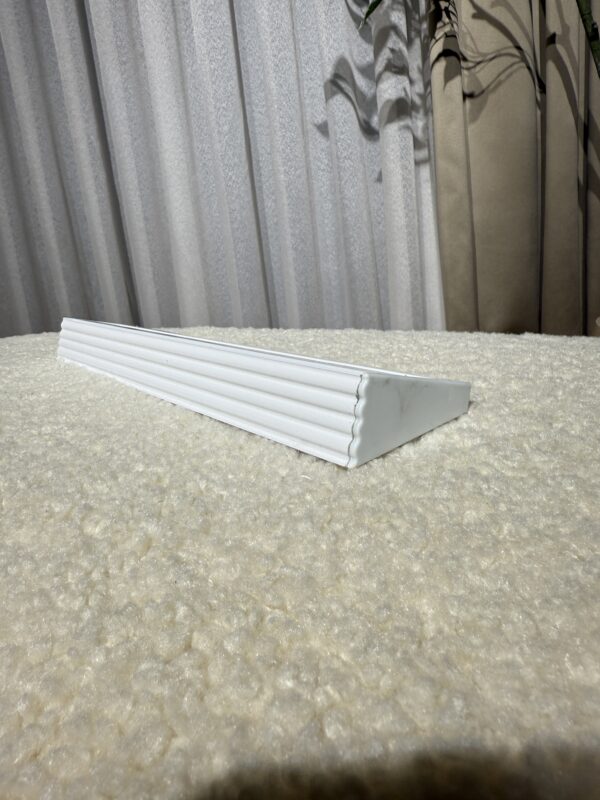 Alu sa maskom bijela